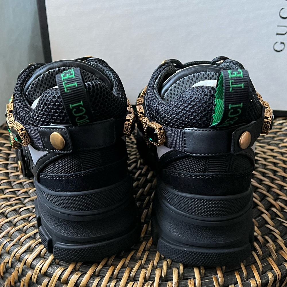 New Gucci Black Flashtrek size 35.5 with green stones - Picture 2 of 9